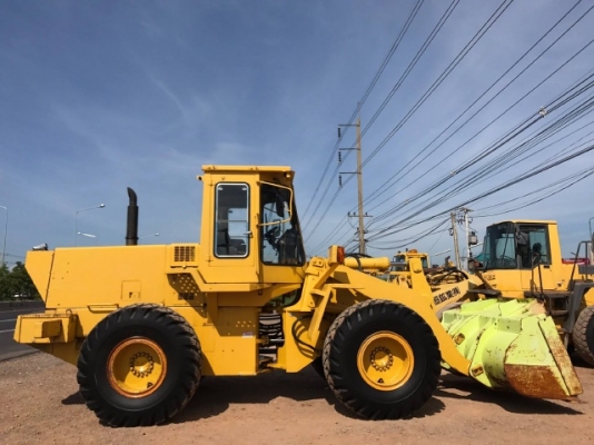ขายรถตักล้อยาง KOMATSU WA300-1 รถนอกนำเข้าจากญี่ปุ่น สภาพสวยพร้อมใช้ มีVDOการทำงานครับ ขายรถตักล้อยาง KOMATSU WA300-1 รถนอกนำเข้าจากญี่ปุ่น สภาพสวยพร้อมใช้ มีVDOการทำงานครับ