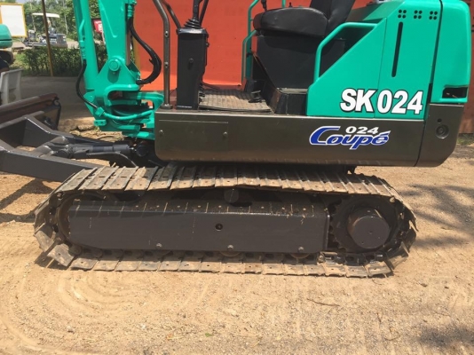 ขายรถขุดแบคโฮ KOBELCO SK024 (ขนาด PC 25)  รถเก่านอกแท้ 100\% {เครื่องแน่น ปั๊มแรง มีกระต่ายเต่า ระบบไว แทรคเหล็ก} รถพร้อมใช้งาน เอกสารใบอินวอยครบ      ????ราคา 260,000 ต่อรองได้???? ☎️สนใจติดต่อ 096-3268553 (สถิตย์พันธ์) ID LINE 0963268553 ????ร้านรุ่งเจริ