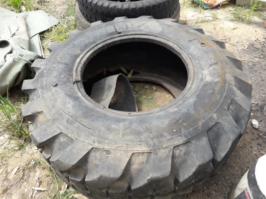 ขายยางอัดดอกรถตัก 16.9-24  ดอกเต็มๆ