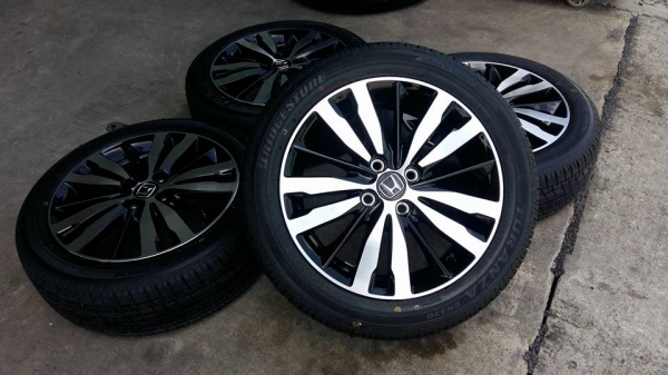 ขายล้อแม็กป้ายแดง jazz 16" ยางปี17 สนใจติดต่อร้าน ก.เจริญการยางครับ 081-3747940