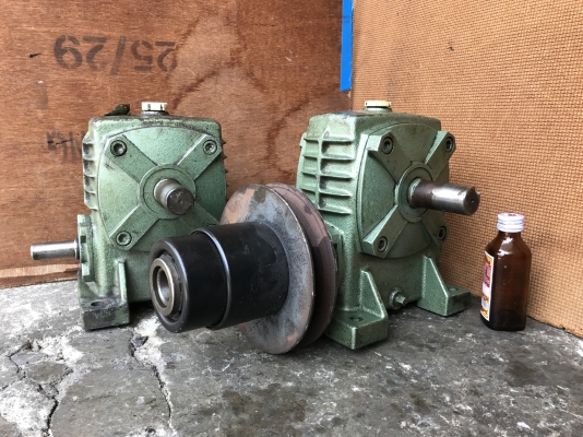 ขายหัวเกียร์ทดรอบ Bellpony made in Japan เบอร์80 อัตราทด 1:40 สภาพสวย หมุนนิ่ม พร้อมใช้งาน ราคาตัวละ 3,000 บาท มี 2ตัว