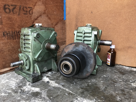 ขายหัวเกียร์ทดรอบ Bellpony made in Japan เบอร์80 อัตราทด 1:40 สภาพสวย หมุนนิ่ม พร้อมใช้งาน ราคาตัวละ 3,000 บาท มี 2ตัว