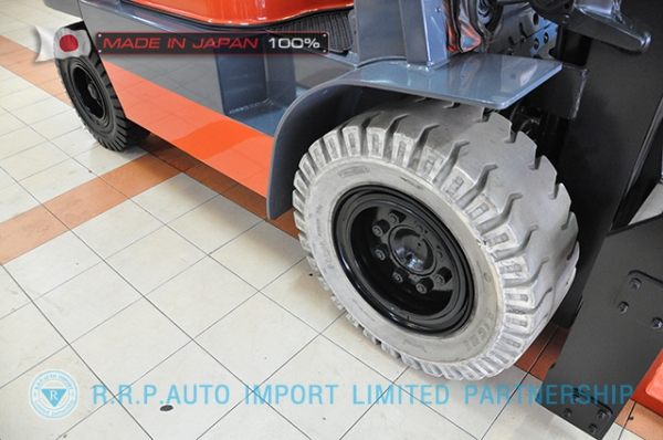 ขายรถโฟล์คลิฟท์มือสอง TOYOTA รุ่น 6FG40-10067 นำเข้าจากประเทศญี่ปุ่น 100\% ไม่เคยใช้งานในไทย