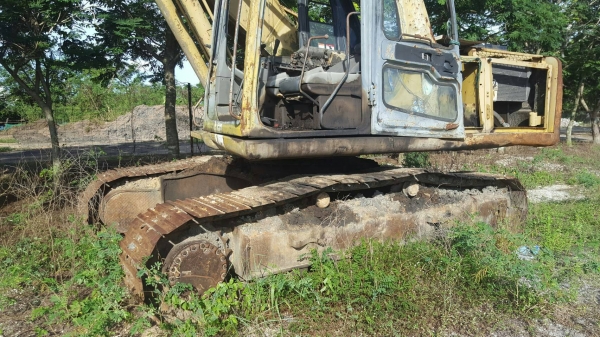 KOMATSU PC 200-6 ไฟฟ้าตัด เครื่องKOMATSU เอกสารอินวอยซ์ ขายตามสภาพ
