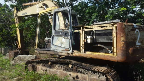 KOMATSU PC 200-6 ไฟฟ้าตัด เครื่องKOMATSU เอกสารอินวอยซ์ ขายตามสภาพ