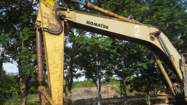KOMATSU PC 200-6 ไฟฟ้าตัด เครื่องKOMATSU เอกสารอินวอยซ์ ขายตามสภาพ