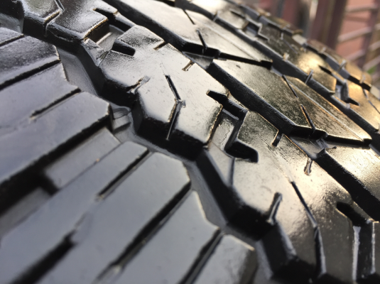 เศษยาง Bridgestone 265 65 17 ปลายปี15 ดอกเต็ม ไม่มีปะ ใช้ยาว จำนวน1เส้น ราคาไม่แพง