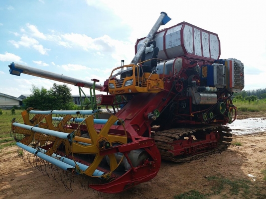 ขายรถเกี่ยวข้าวศักดิ์พัฒนาBIG เครื่องมิตซู210 ช่วงล่าง10เพลาใหญ่ อุ้ม2.5ตัน