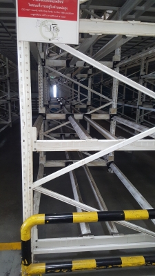 ขายชั้นวางของสูง 8 เมตรยาวช่องละ 2.50 เมตรยาว 5 ช่องสูง8 ช่องมี 31 แถวโลละ 20 บาท