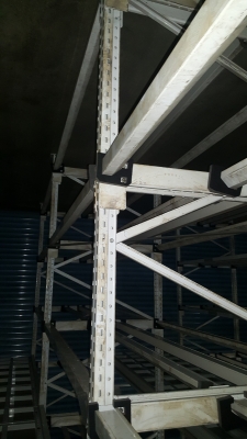 ขายชั้นวางของสูง 8 เมตรยาวช่องละ 2.50 เมตรยาว 5 ช่องสูง8 ช่องมี 31 แถวโลละ 20 บาท