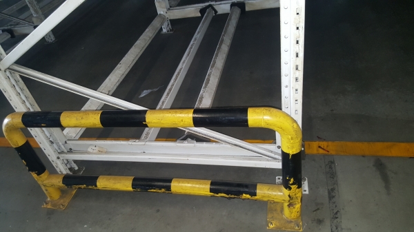 ขายชั้นวางของสูง 8 เมตรยาวช่องละ 2.50 เมตรยาว 5 ช่องสูง8 ช่องมี 31 แถวโลละ 20 บาท