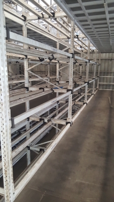 ขายชั้นวางของสูง 8 เมตรยาวช่องละ 2.50 เมตรยาว 5 ช่องสูง8 ช่องมี 31 แถวโลละ 20 บาท