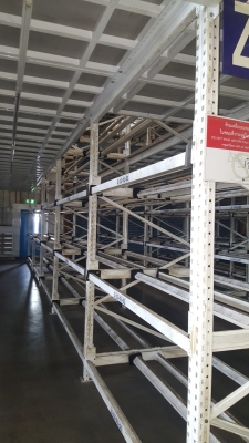 ขายชั้นวางของสูง 8 เมตรยาวช่องละ 2.50 เมตรยาว 5 ช่องสูง8 ช่องมี 31 แถวโลละ 20 บาท