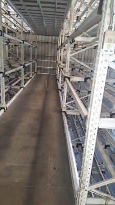 ขายชั้นวางของสูง 8 เมตรยาวช่องละ 2.50 เมตรยาว 5 ช่องสูง8 ช่องมี 31 แถวโลละ 20 บาท