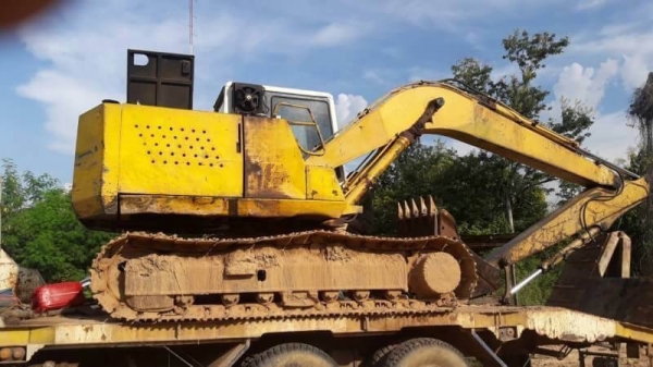 ขาย 465,000  KOMATSU  PC 120-5 คอนโทรลสั้น เครื่องดี ปั้มดี ช่วงล่างดี โช่หน่า ไฟฟ้ามี พร้อมใช้งาน เอกสารชื้อขาย  รถอยู่ ศรีษะเกศ โทร&amp;ไอดีไลน์ 0610710295