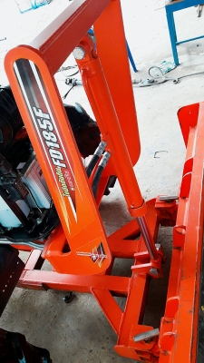 KUBOTA  L 4708 SP (4WD)  2 เพลา   สภาพใหม่สวยๆ   ชั่วโมงใช้   งานน้อย  สีเดิมทั้งคัน  พร้อมชุดใบมีดดันหน้า  และผานบุุกเบิก