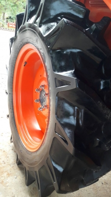 KUBOTA  L 4708 SP (4WD)  2 เพลา   สภาพใหม่สวยๆ   ชั่วโมงใช้   งานน้อย  สีเดิมทั้งคัน  พร้อมชุดใบมีดดันหน้า  และผานบุุกเบิก