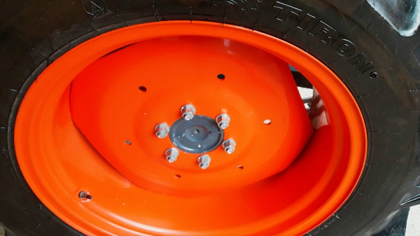 KUBOTA  L 4708 SP (4WD)  2 เพลา   สภาพใหม่สวยๆ   ชั่วโมงใช้   งานน้อย  สีเดิมทั้งคัน  พร้อมชุดใบมีดดันหน้า  และผานบุุกเบิก