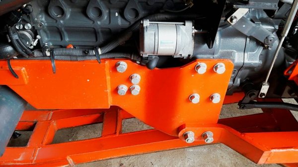 KUBOTA  L 4708 SP (4WD)  2 เพลา   สภาพใหม่สวยๆ   ชั่วโมงใช้   งานน้อย  สีเดิมทั้งคัน  พร้อมชุดใบมีดดันหน้า  และผานบุุกเบิก