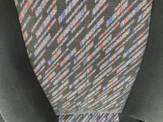 เบาะมิตซู FTO เก่ายุ่นรางครบสภาพสวยเเน่นๆไม่มียุบเเต่มีรอยบุหรี่1จุด