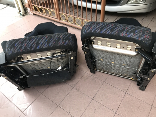 เบาะมิตซู FTO เก่ายุ่นรางครบสภาพสวยเเน่นๆไม่มียุบเเต่มีรอยบุหรี่1จุด