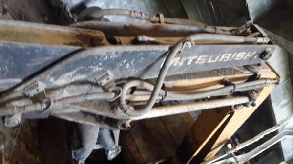 ขายถูก แบคโฮ MITSUBISHI MXR 35 (รถใช้ใานได้ปกติ จอดใว้)  ด่วน 081-1841924