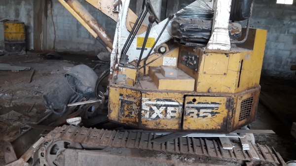 ขายถูก แบคโฮ MITSUBISHI MXR 35 (รถใช้ใานได้ปกติ จอดใว้)  ด่วน 081-1841924