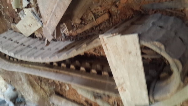 ขายถูก แบคโฮ MITSUBISHI MXR 35 (รถใช้ใานได้ปกติ จอดใว้)  ด่วน 081-1841924