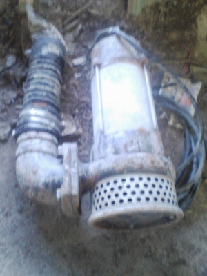 ไดโว่ดูดโคลน. ท่อ 3 นิ้ว. เก่าญี่ปุ่น ไฟ 220 V สภาพพร้อมใข้งานครับ