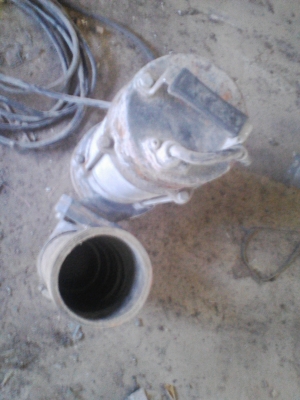 ไดโว่ดูดโคลน. ท่อ 3 นิ้ว. เก่าญี่ปุ่น ไฟ 220 V สภาพพร้อมใข้งานครับ