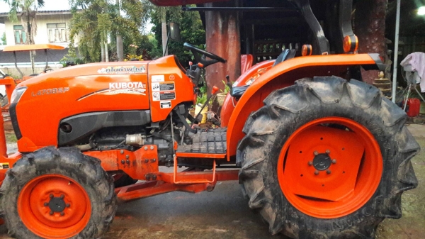 ขายรถไถ Kubota L4708 SP สภาพสวยๆๆพร้อมใช้ครับ รุ่นนี้ถือว่าเป็นรุ่นใหม่มีอุปกรณ์ครบครับ