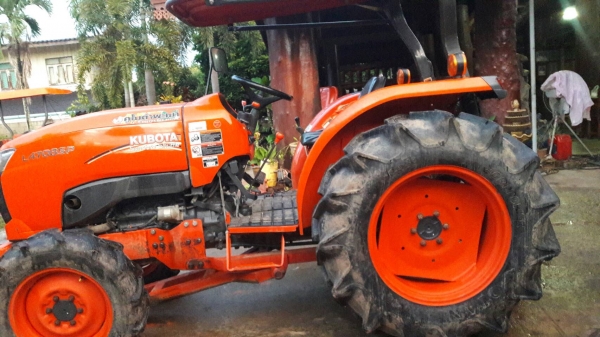 ขายรถไถ Kubota L4708 SP สภาพสวยๆๆพร้อมใช้ครับ รุ่นนี้ถือว่าเป็นรุ่นใหม่มีอุปกรณ์ครบครับ ขายรถไถ Kubota L4708 SP สภาพสวยๆๆพร้อมใช้ครับ รุ่นนี้ถือว่าเป็นรุ่นใหม่มีอุปกรณ์ครบครับ
