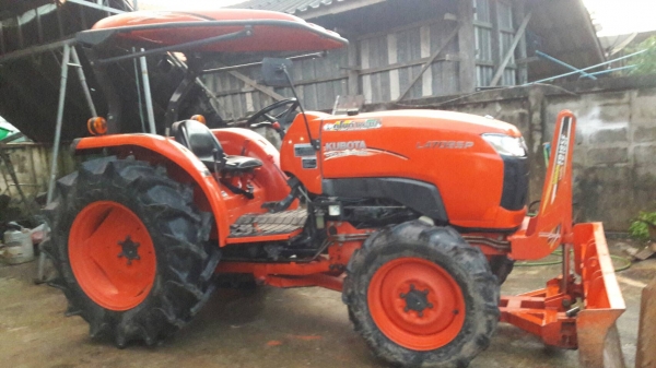 ขายรถไถ Kubota L4708 SP สภาพสวยๆๆพร้อมใช้ครับ รุ่นนี้ถือว่าเป็นรุ่นใหม่มีอุปกรณ์ครบครับ ขายรถไถ Kubota L4708 SP สภาพสวยๆๆพร้อมใช้ครับ รุ่นนี้ถือว่าเป็นรุ่นใหม่มีอุปกรณ์ครบครับ