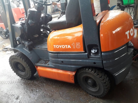 ขายรถยกโฟร์คลิิฟท์ยี่ห้อ TOYOTA6FD-15  เสายกสูง4 เมตร  ดีเซล