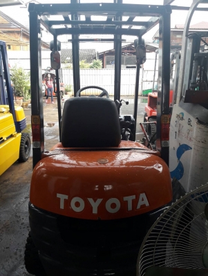 ขายรถยกโฟร์คลิิฟท์ยี่ห้อ TOYOTA6FD-15  เสายกสูง4 เมตร  ดีเซล