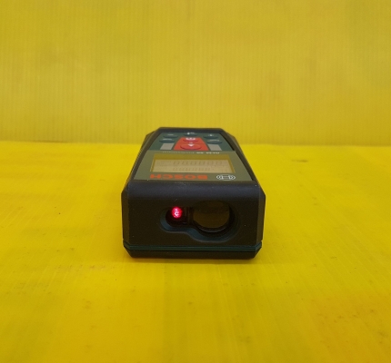 เครื่องวัดระยะเลเซอร์ Bosch รุ่น GLM 50 มือสอง สภาพใหม่เอี่ยม มีซอง ส่งฟรี เครื่องวัดระยะเลเซอร์ Bosch รุ่น GLM 50 มือสอง สภาพใหม่เอี่ยม มีซอง ส่งฟรี