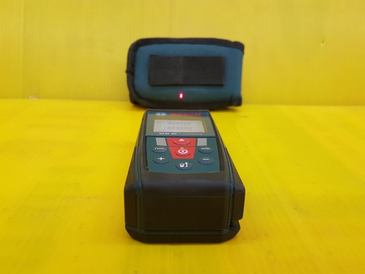 เครื่องวัดระยะเลเซอร์ Bosch รุ่น GLM 50 มือสอง สภาพใหม่เอี่ยม มีซอง ส่งฟรี เครื่องวัดระยะเลเซอร์ Bosch รุ่น GLM 50 มือสอง สภาพใหม่เอี่ยม มีซอง ส่งฟรี