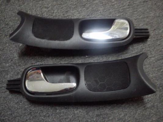 มือเปิดประตูด้านในห้องโดยสาร Audi A4 มือเปิดประตูด้านในห้องโดยสาร Audi A4