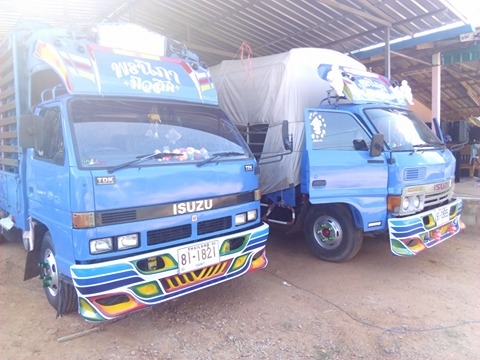 ขายหกล้ออีซูซุ หัว NPR 110 ยาว 5. เมตร รถสวยพร้อมใช้งานแอร์เย็น พวงมาลัยเพาเวอ  ระบบไฟเตือนหน้าปัดใช้ได้ทุกอย่าง ราคาคุยกันได้