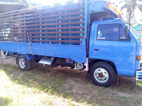 ขายหกล้ออีซูซุ หัว NPR 110 ยาว 5. เมตร รถสวยพร้อมใช้งานแอร์เย็น พวงมาลัยเพาเวอ  ระบบไฟเตือนหน้าปัดใช้ได้ทุกอย่าง ราคาคุยกันได้