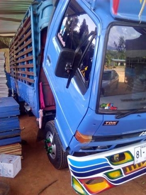 ขายหกล้ออีซูซุ หัว NPR 110 ยาว 5. เมตร รถสวยพร้อมใช้งานแอร์เย็น พวงมาลัยเพาเวอ  ระบบไฟเตือนหน้าปัดใช้ได้ทุกอย่าง ราคาคุยกันได้