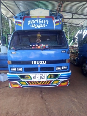 ขายหกล้ออีซูซุ หัว NPR 110 ยาว 5. เมตร รถสวยพร้อมใช้งานแอร์เย็น พวงมาลัยเพาเวอ  ระบบไฟเตือนหน้าปัดใช้ได้ทุกอย่าง ราคาคุยกันได้