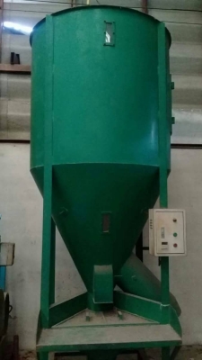 ขายไซโรเครื่องฉีดผสมเม็ด ขนาด800-1000กก. สภาพสวย พร้อมใช้งาน มี2ตัว ราคา35,000/ตั