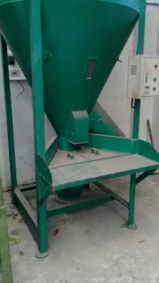 ขายไซโรเครื่องฉีดผสมเม็ด ขนาด800-1000กก. สภาพสวย พร้อมใช้งาน มี2ตัว ราคา35,000/ตั