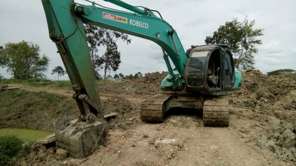 แม็คโคร Kobelco Mark V บูมสั้นและบูมยาว