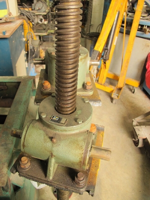 ขายSCREW JACK เกลียวปรับระดับสูงต่ำ สภาพสวยๆตัวใหญ่แข็งแรง ขายSCREW JACK เกลียวปรับระดับสูงต่ำ สภาพสวยๆตัวใหญ่แข็งแรง