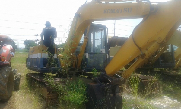 ขายรถแบคโฮ KOMATSU PC120-6 กับ KOMATSU PC100-3 ราคา 390000 กับ 785000