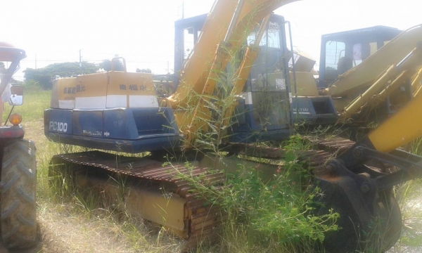ขายรถแบคโฮ KOMATSU PC120-6 กับ KOMATSU PC100-3 ราคา 390000 กับ 785000