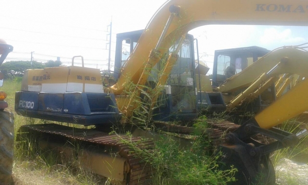 ขายรถแบคโฮ KOMATSU PC120-6 กับ KOMATSU PC100-3 ราคา 390000 กับ 785000