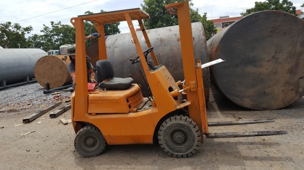 โฟล์คลิฟท์ โตโยต้า 1 ตันเบนซิน สภาพพร้อมใช้งาน